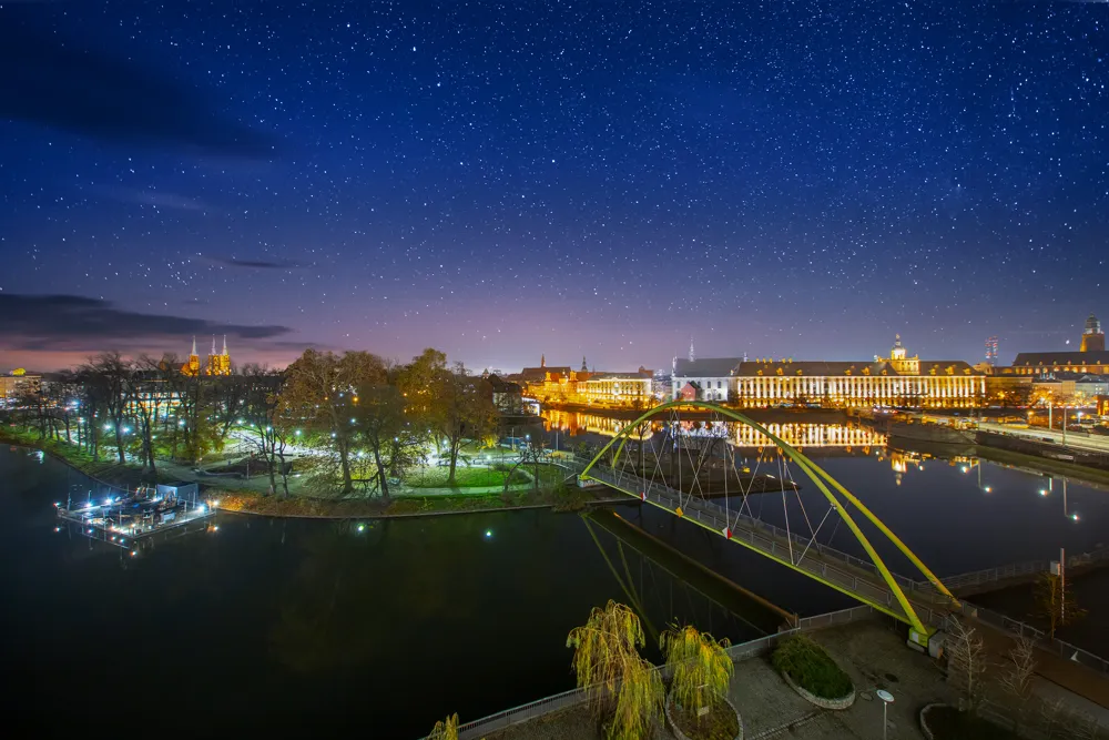 Odra nocą przy PONTI